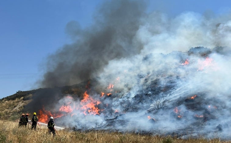 Dos aviones anfibios y una unidad de análisis se despliegan en el incendio de Aranjuez