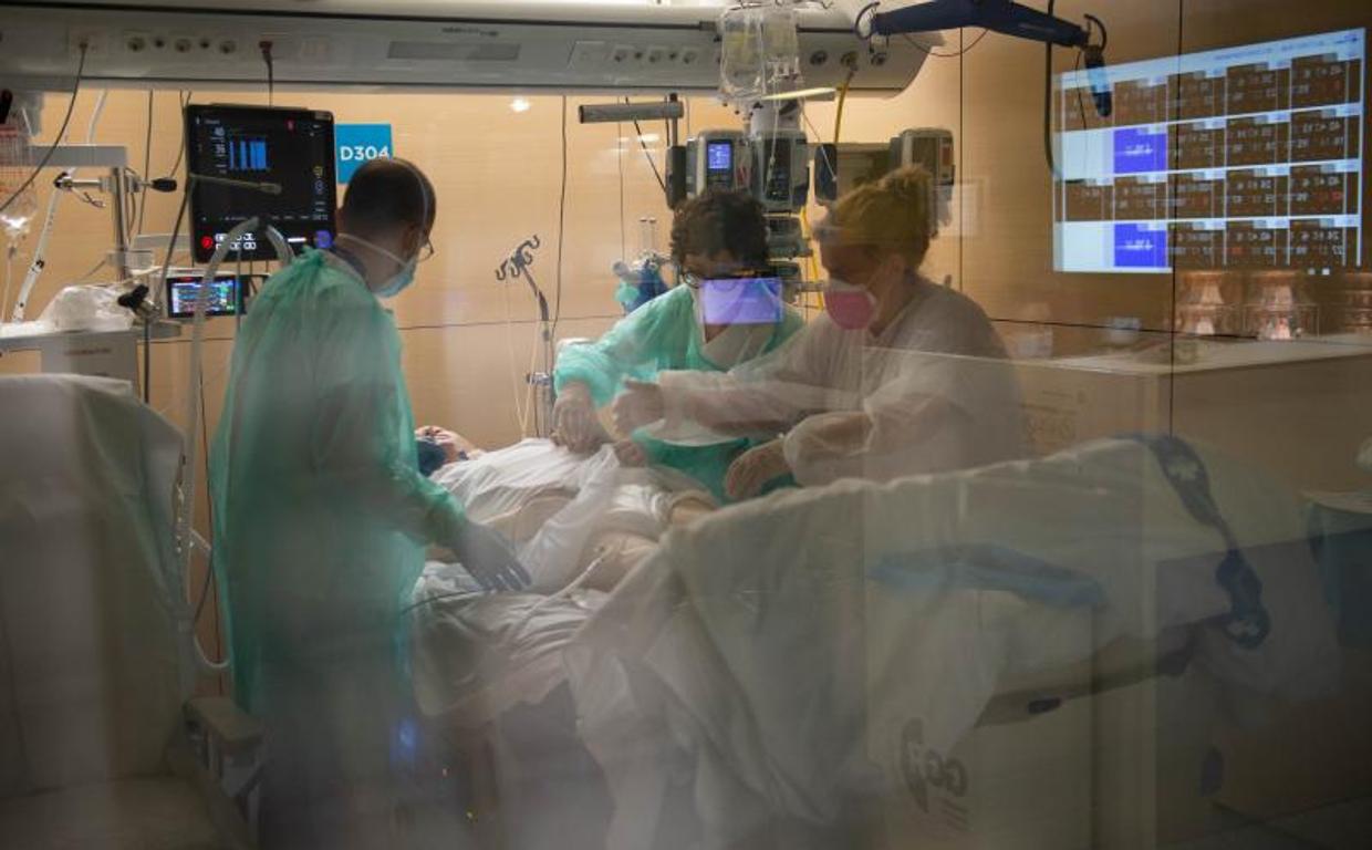 Un paciente, en un hospital barcelonés con Covid