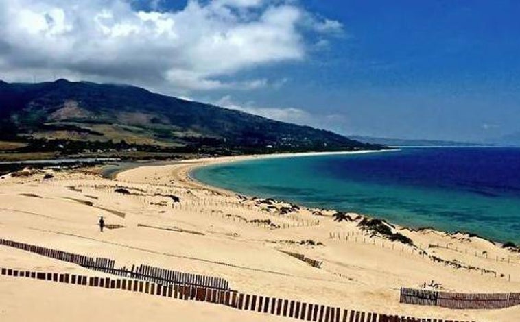 Imagen principal - Playas de Valdevaqueros, Isla Canela y la del embalse de La Breña II en Córdoba