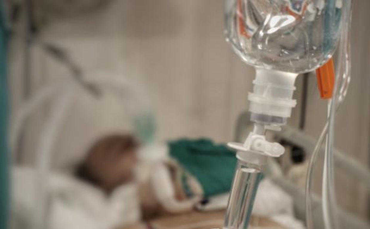 Un paciente Covid en la UCI del Hospital Reina Sofía de Córdoba