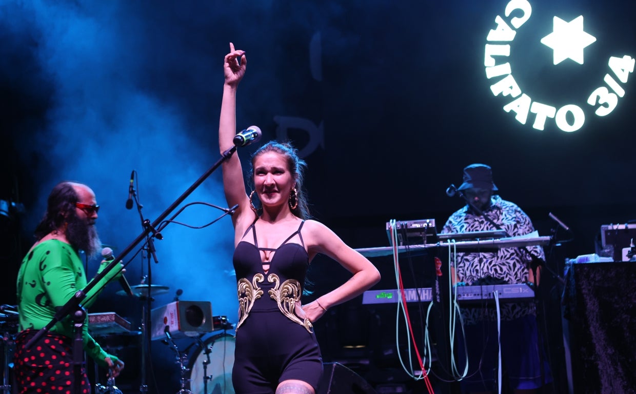 El concierto de Califato ¾ y Tanxugueiras, en imágenes