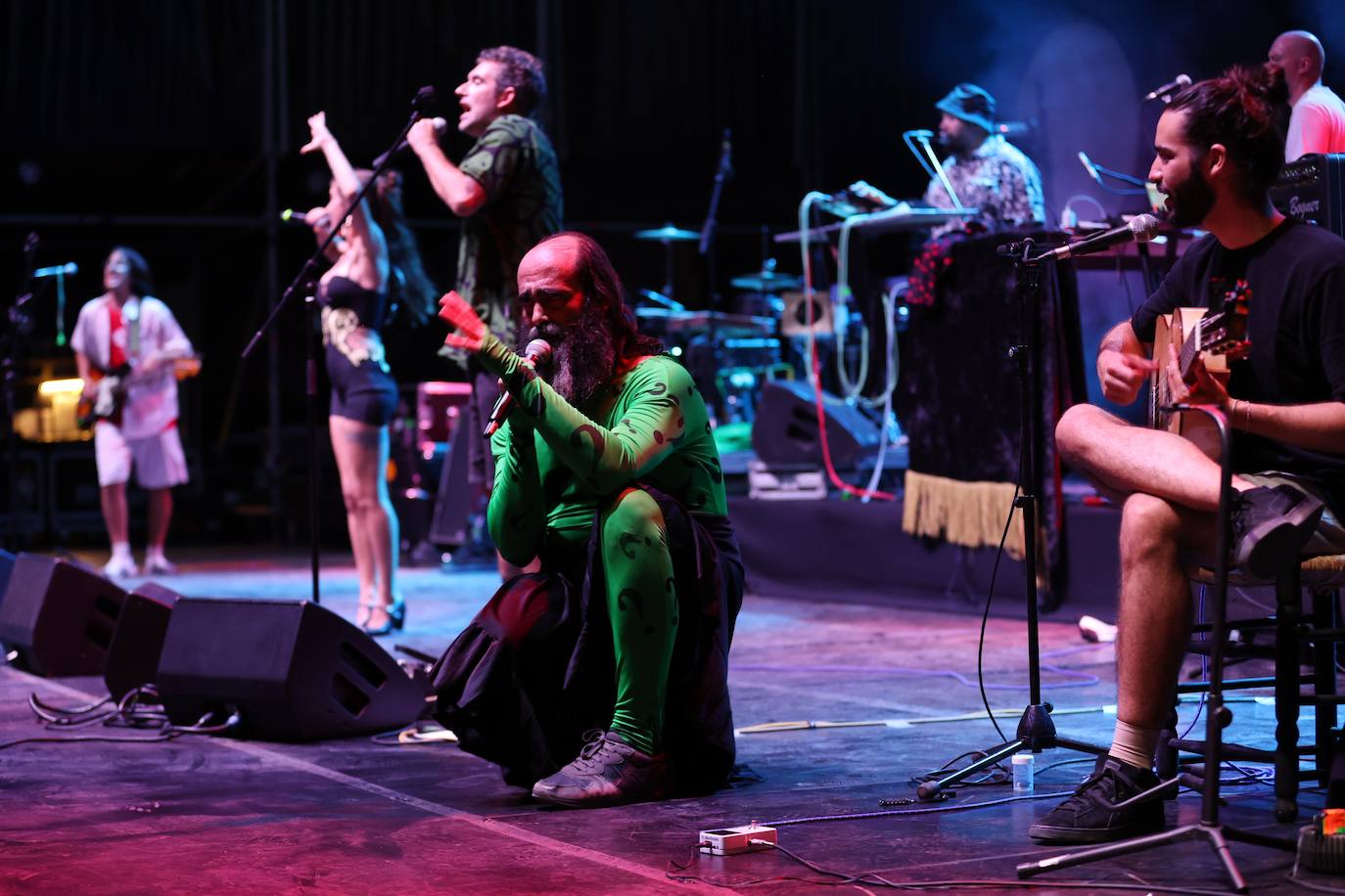 El concierto de Califato ¾ y Tanxugueiras, en imágenes