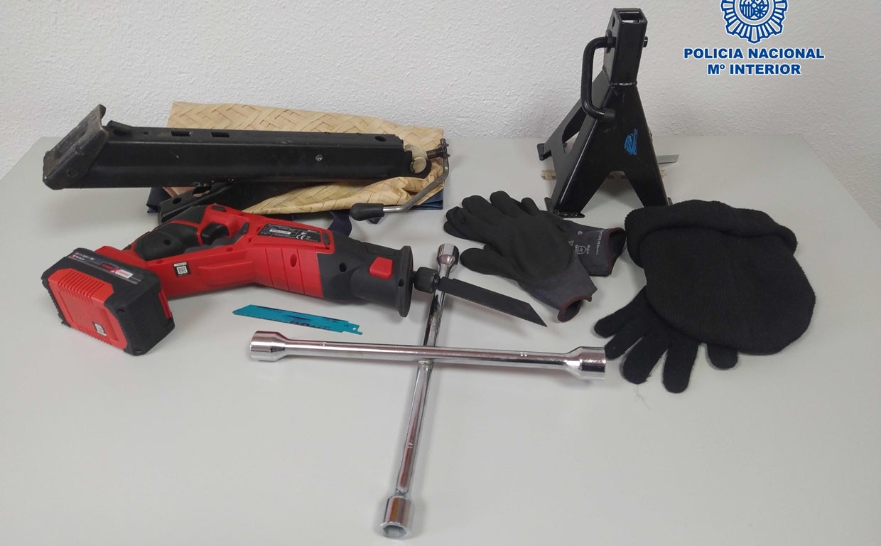 Herramientas incautadas a dos individuos detenidos en marzo en Toledo