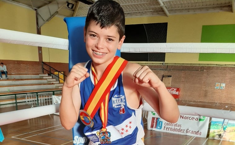 Mario Hernández, de 12 años, vuelve a ser campeón de España de boxeo