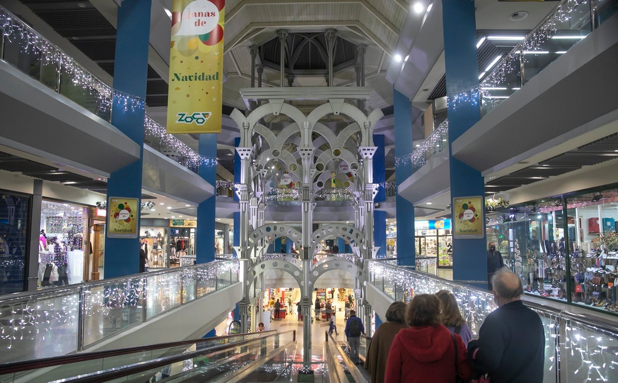 Interior del centro comercial Zoco Córdoba