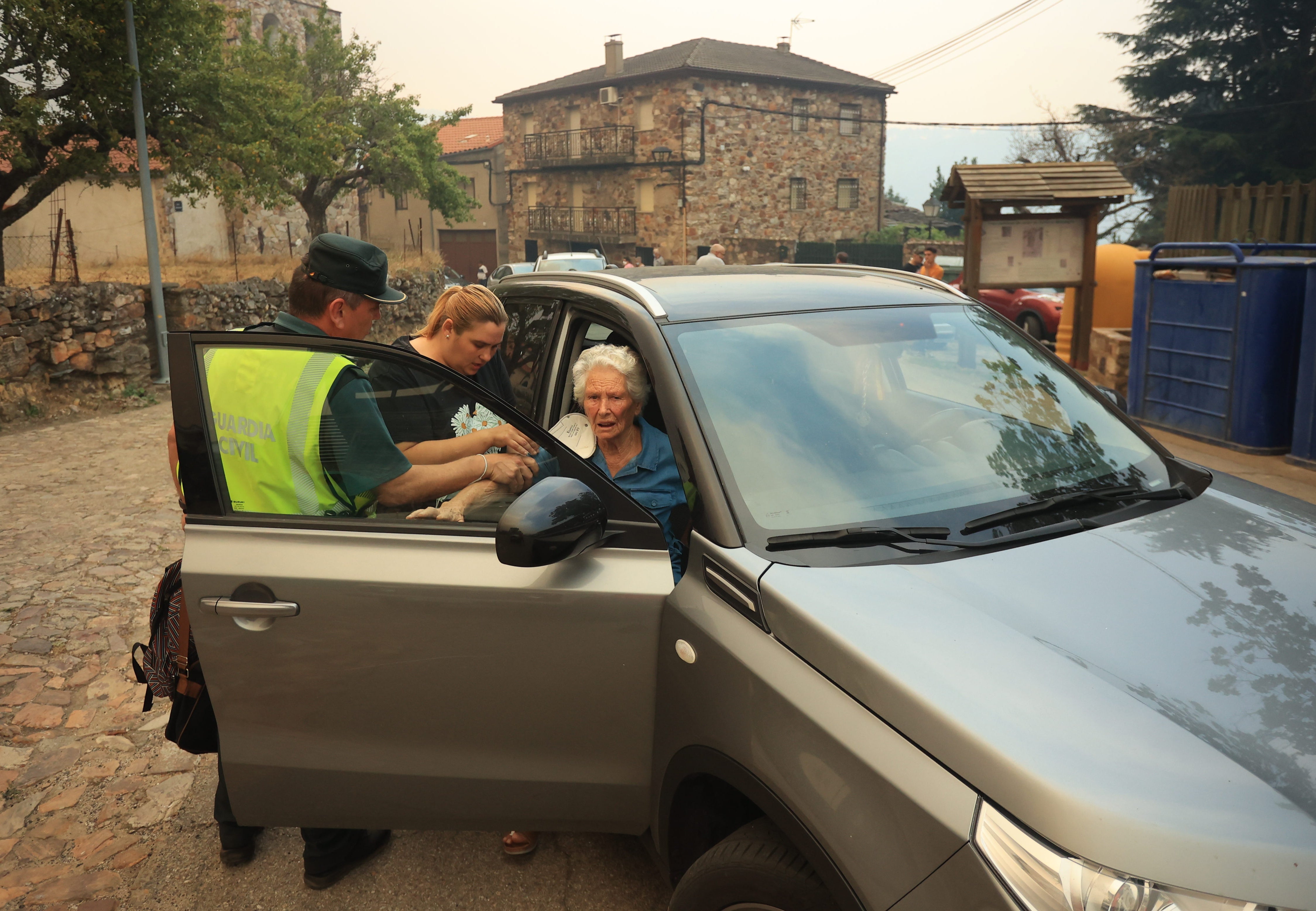 Cerca de 400 vecinos han sido desalojados en la localidad salmantina