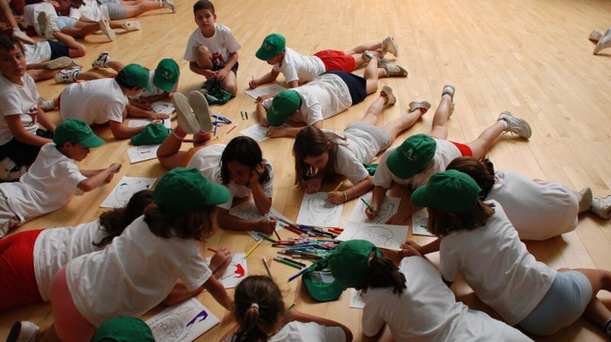 Los niños del refuerzo educativo de verano en Andalucía pasan de curso en un 82%