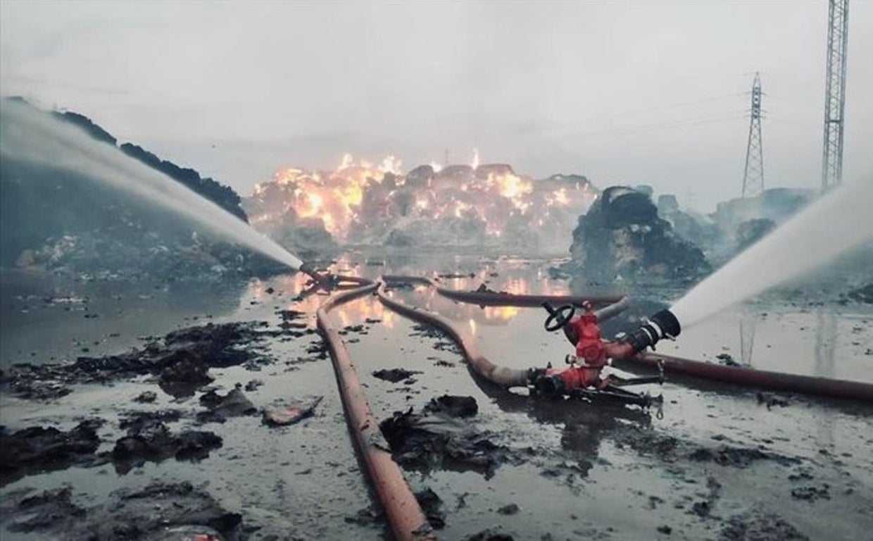 Imagen tomada en el incendio de la fábrica de papel