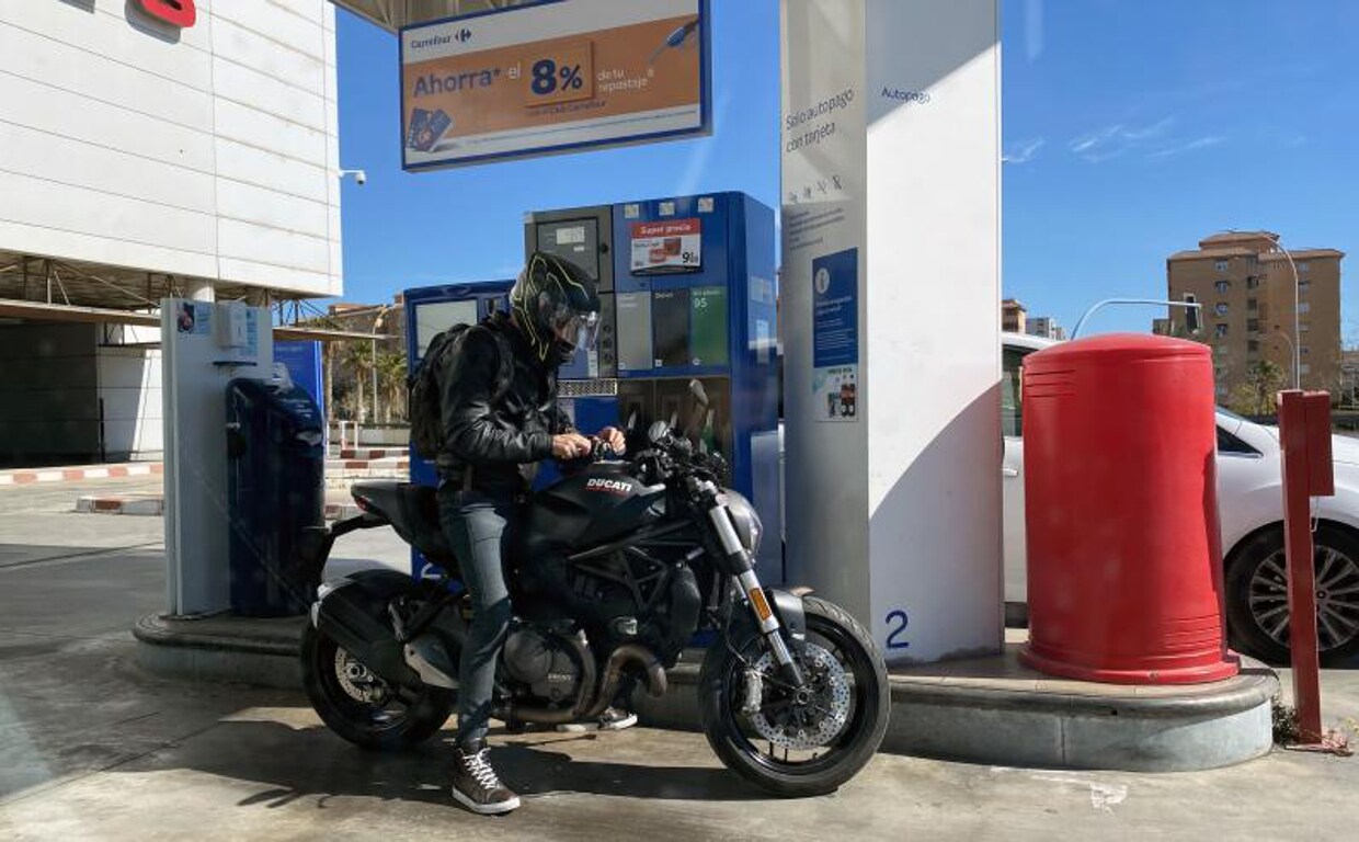 Imagen de una gasolinera en Alicante