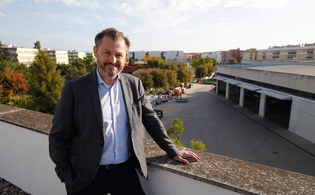 David Dorado posa en una entrevista con ABC en las Naves del Área de Infraestructuras