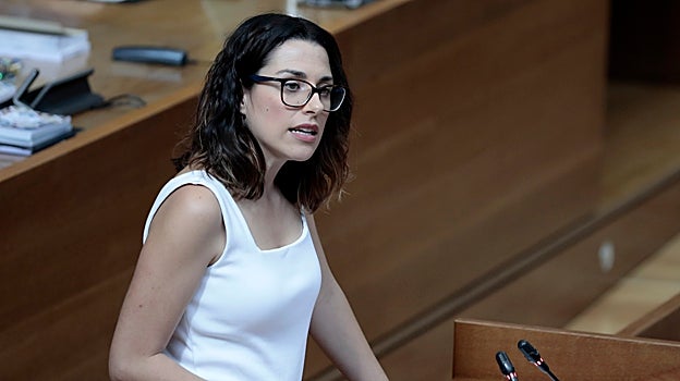 Imagen de la vicepresidenta de la Generalitat, Aitana Mas, este jueves durante su intervención en las Cortes Valencianas