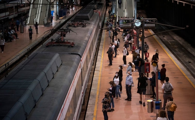 Madrid responde a Sánchez: Cercanías no tiene suficientes trenes para garantizar la gratuidad