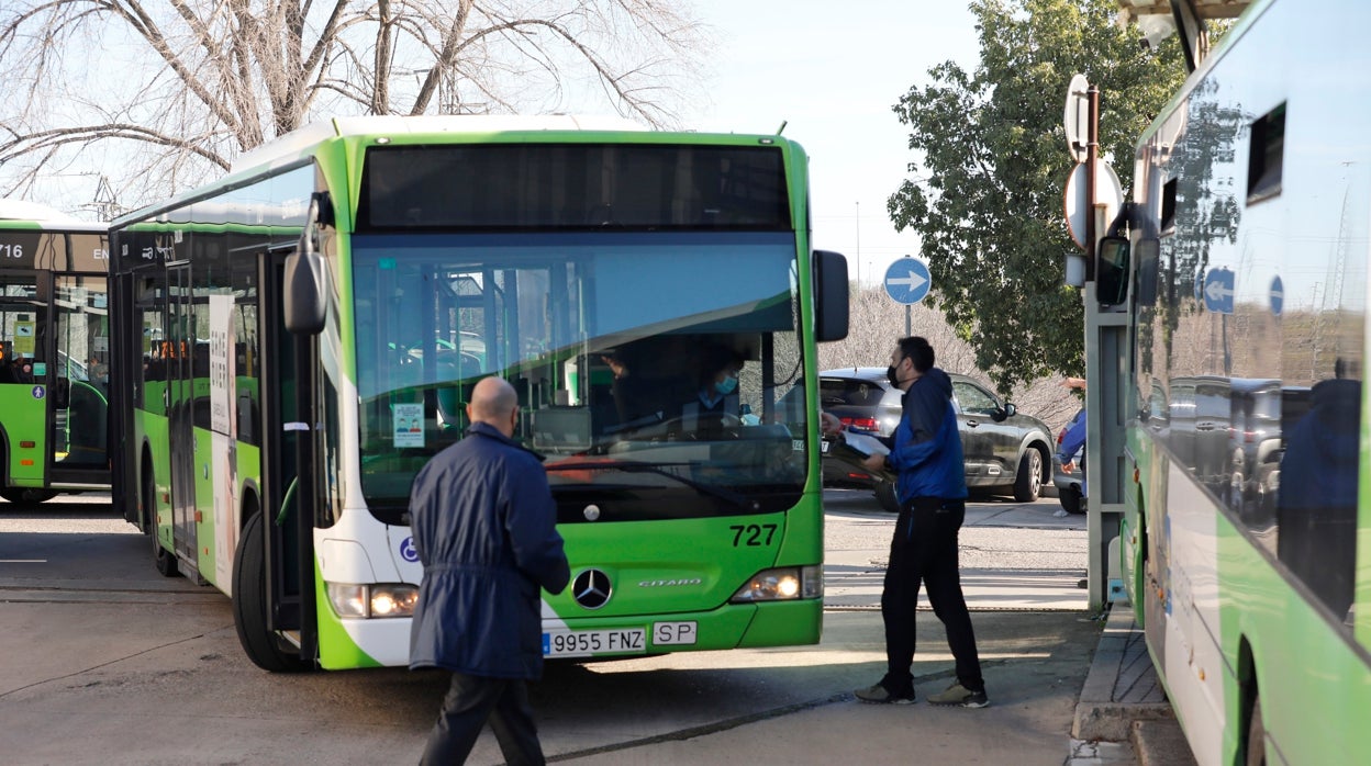 La rebaja del bonobús en Córdoba, pendiente del dinero del Gobierno y del 'sí' del PSOE