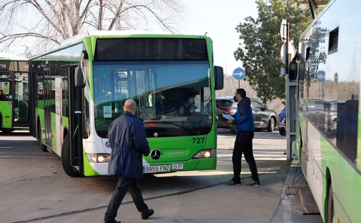 La rebaja del bonobús en Córdoba, pendiente del dinero del Gobierno y del 'sí' del PSOE