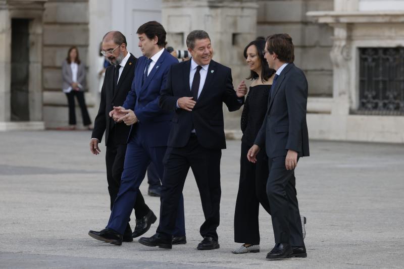 El presidente de Aragón, Javier Lambán (i), el presidente de Castilla y León, Alfonso Fernández Mañueco (2d), el presidente de Castilla y La Mancha, Emiliano García-Page (c) y el alcalde de Madrid, José Luis Martínez-Almeida (d) a su llegada al acto.