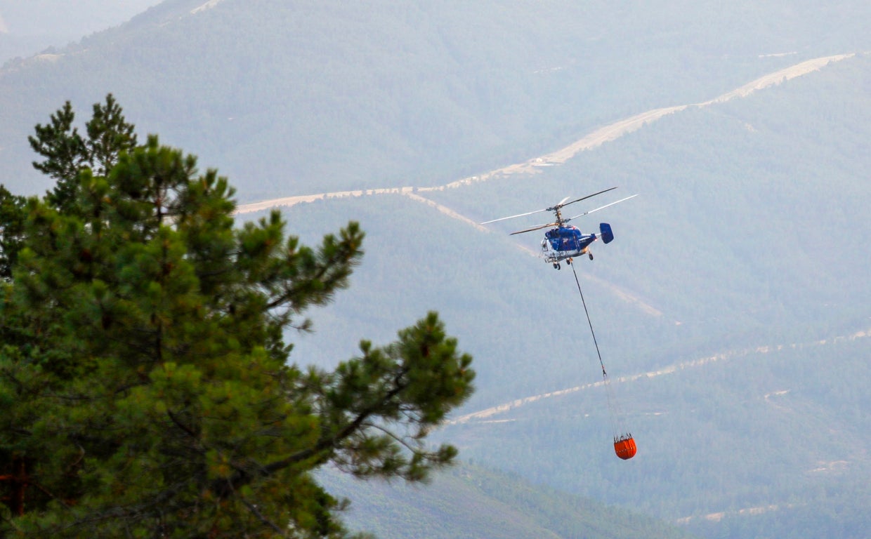 Un helicóptero del operativo antiincendios de Castilla y León