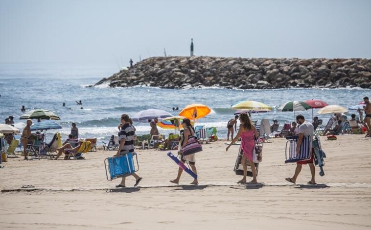El Gobierno rectifica y pospone el trasvase de arena a las playas del Perelló al mes de septiembre