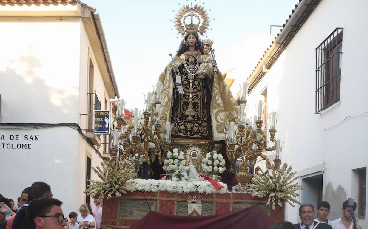 El cortejo de la Virgen del Carmen de Puerta Nueva en Córdoba, en imágenes