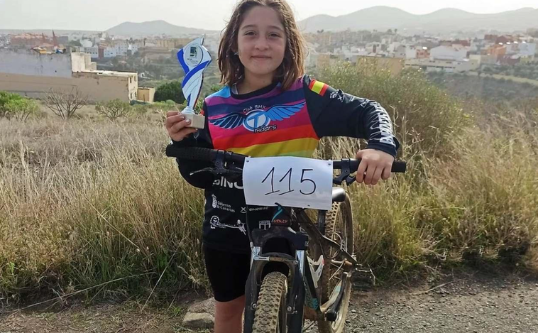 La odisea de Paula,  campeona de España de BMX, por llegar al mundial: «haremos 6200 kilómetros en coche, en avión es inasumible»