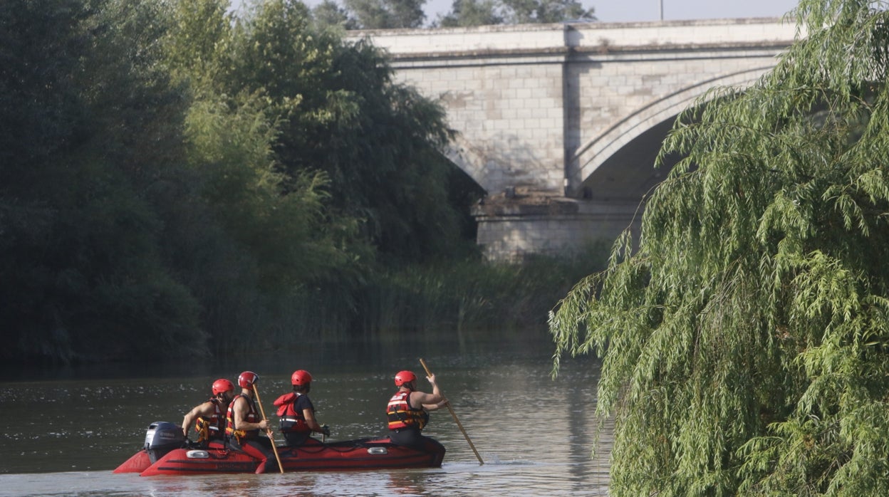 Desaparecido Córdoba | La búsqueda en el Guadalquivir, en imágenes