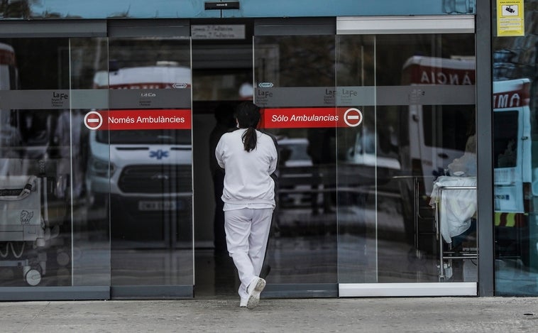 Denuncian que un médico se negó a atender a un paciente: «Si me habla en valenciano, tiene que abandonar la consulta»