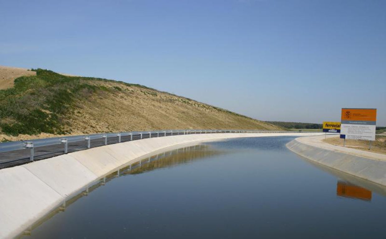 Canal principal de la zona regable Genil-Cabra