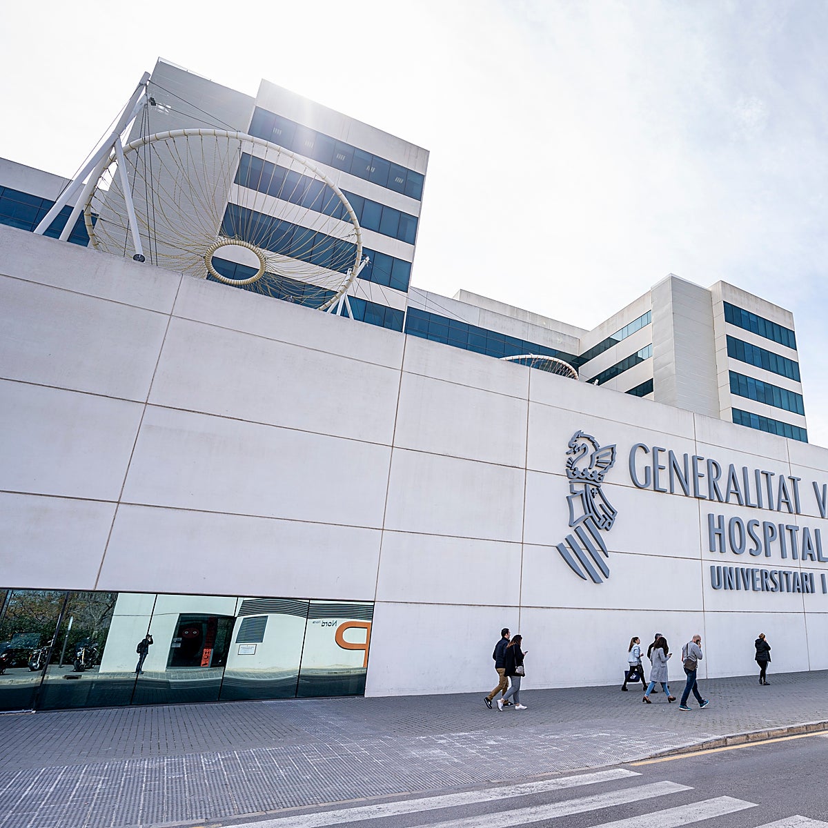 Muere un niño de tres años tras caer por el hueco de la escalera desde un tercer piso en Castellón