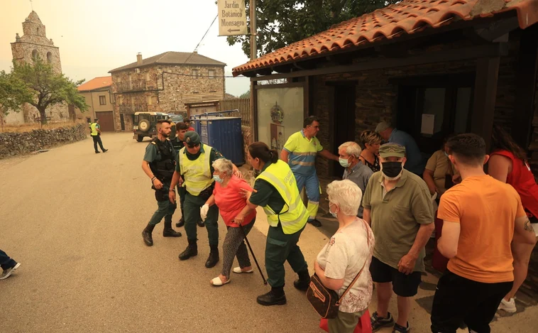 Los vecinos de Monsagro y Guadapero (Salamanca) regresan a sus casas