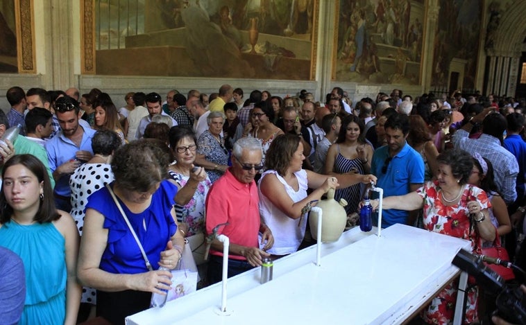 Este año se podrá beber el 'agua de la Virgen', pero no en los botijos sino en vasos desechables