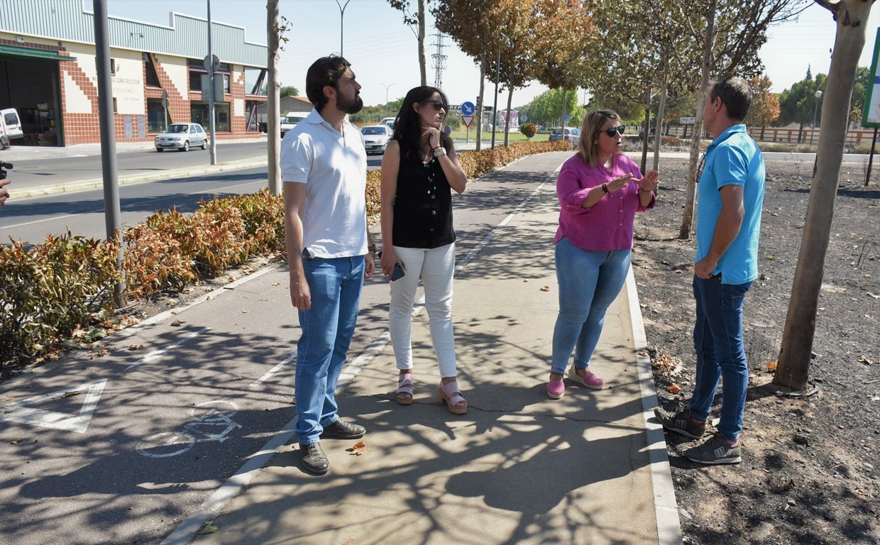 La alcaldesa y el concejal, durante la visita