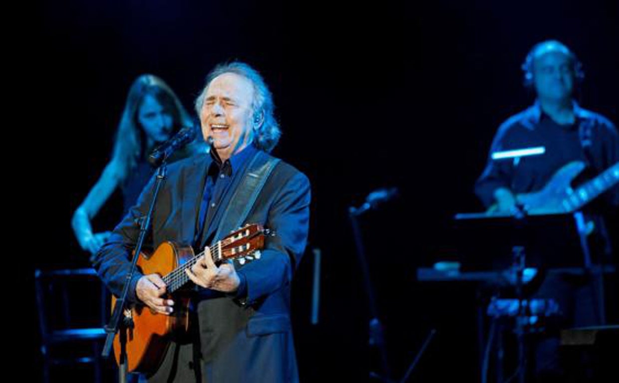 Joan Manuel Serrat, durante un concierto