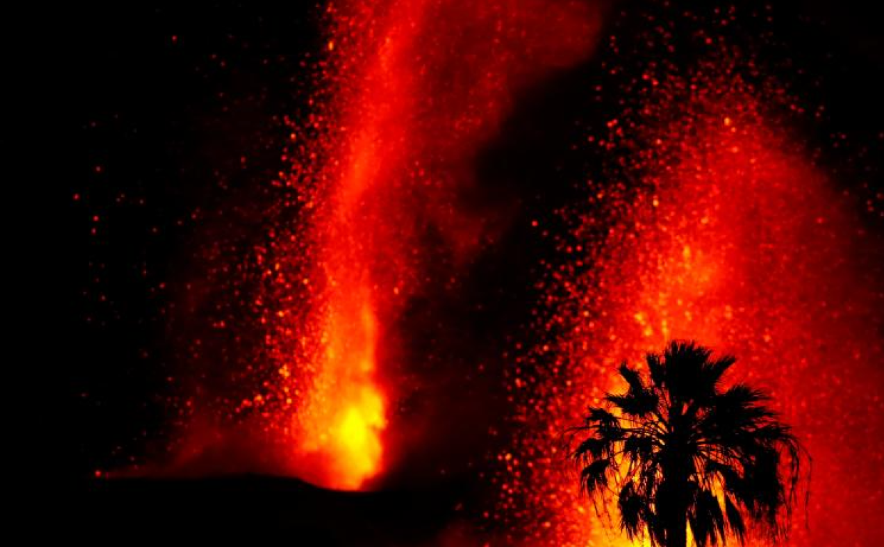 Los dos conos principales en activo del volcán de Cumbre Vieja