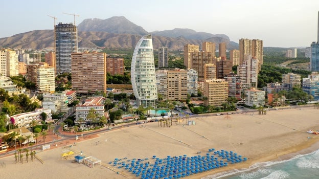 El rascacielos Delfin Tower, en la Playa de Poniente de Benidorm