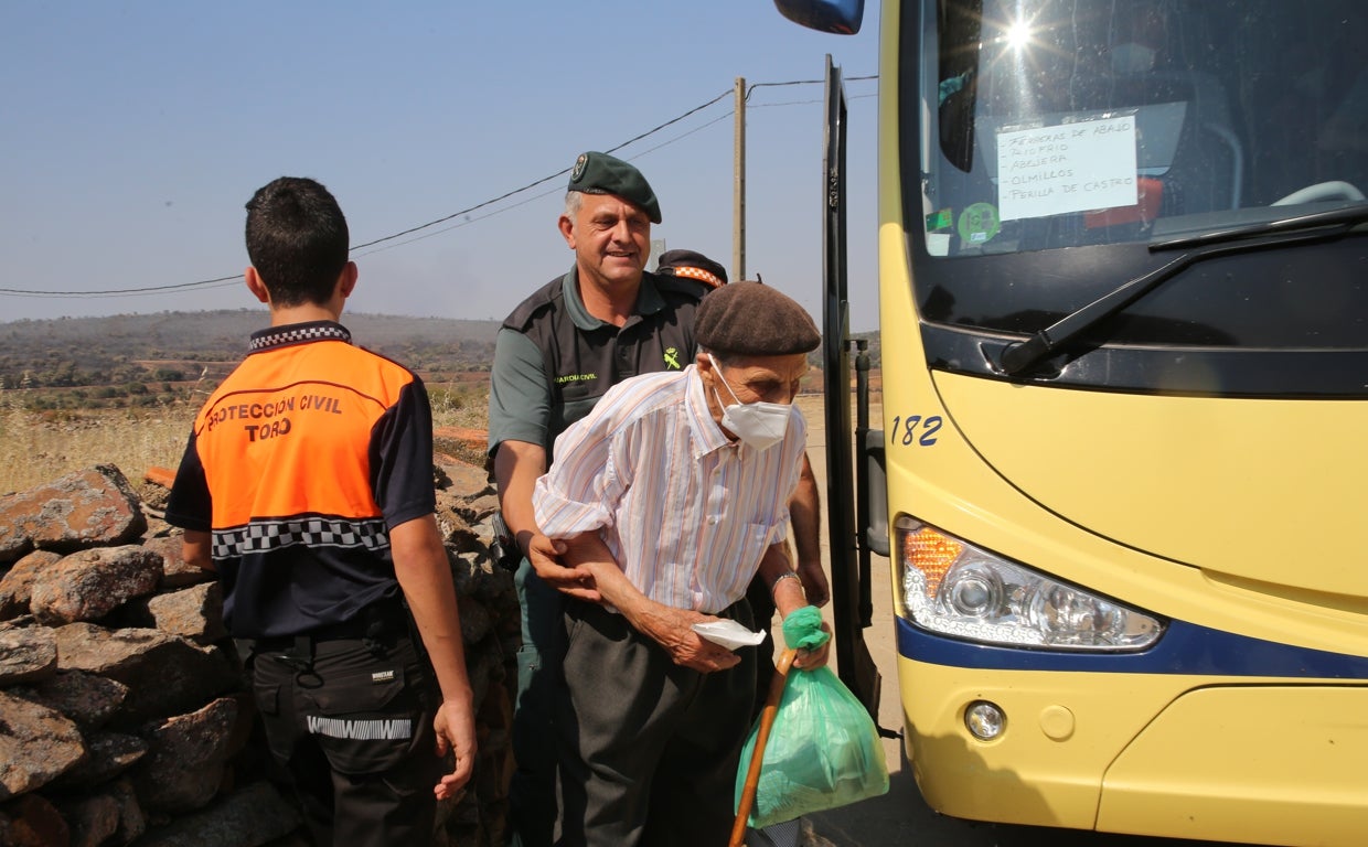 Vuelta a los hogares de las personas desalojadas por los incendios