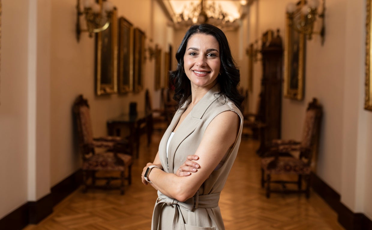 La presidenta de Ciudadanos, Inés Arrimadas, en los pasillos del Congreso, antes de su entrevista con ABC