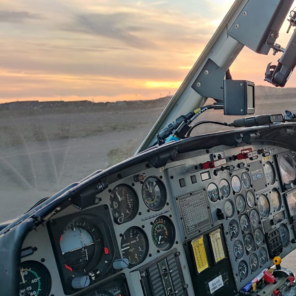 «Dan ganas de llorar volando al apagar incendios»