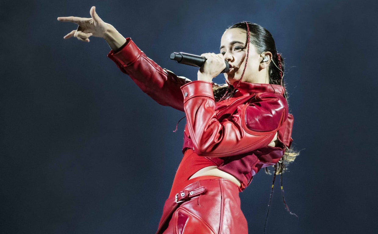Rosalía, durante su actuación en el Palau Sant Jordi
