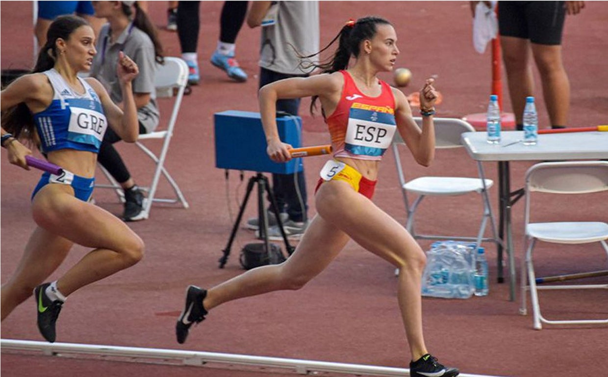 Carmen Avilés durante una prueba de relevos con España