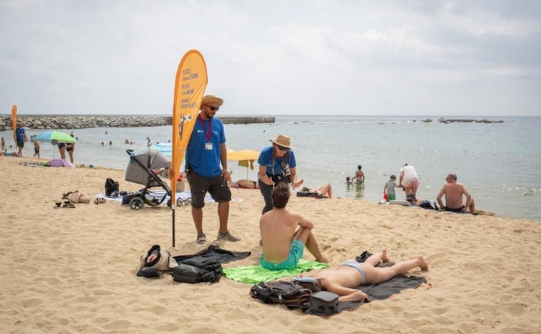 Arranca el veto al tabaco en las playas de Barcelona