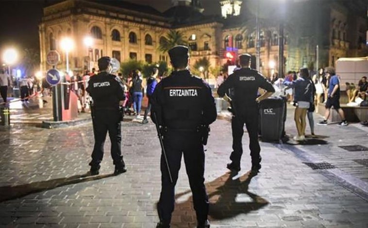 Libertad con cargos para los jóvenes detenidos en Vitoria por increpar y agredir a un ertzaina fuera de servicio