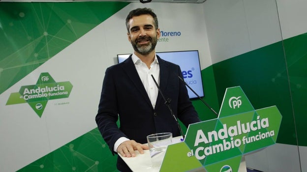 Juanma Moreno nombra un Gobierno con más mujeres que hombres y con cuatro independientes
