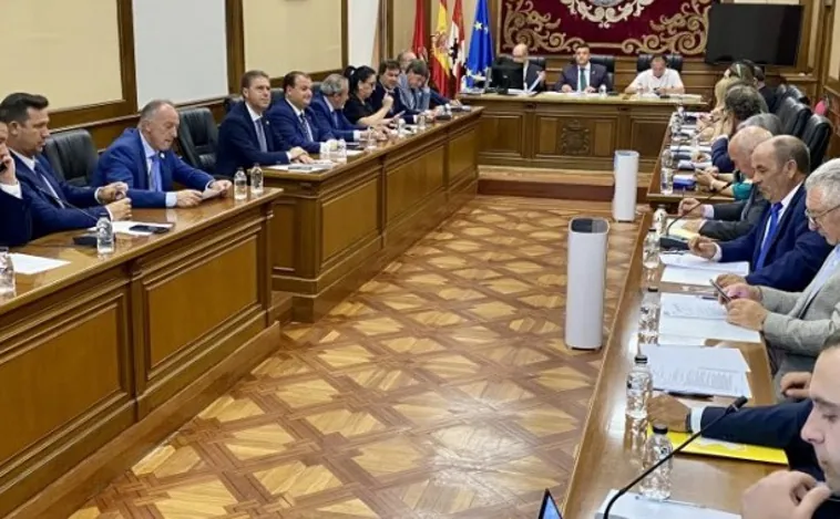 Caos en el Pleno de la Diputación de Ávila: se repetirá el miércoles