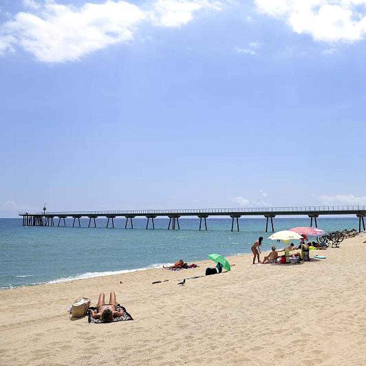 Herido un policía tras frustrar una agresión homófoba en una playa de Barcelona
