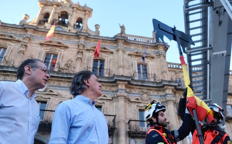 La Mariseca ya preside la Plaza Mayor de Salamanca anunciando las Ferias y Fiestas de septiembre