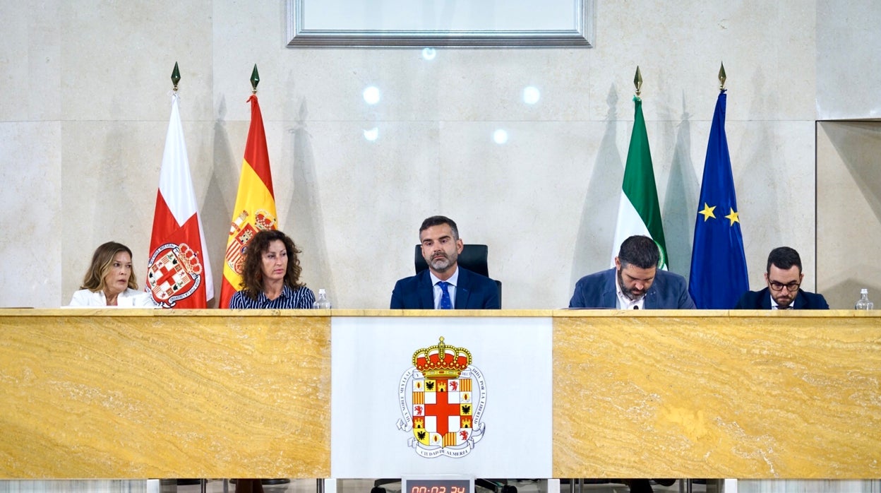 Estos son los cuatro concejales que se perfilan como sustitutos del nuevo consejero Fernández-Pacheco en la Alcaldía de Almería