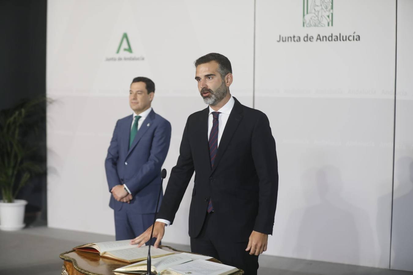 Foto de familia y toma de posesión de los nuevos consejeros de la Junta