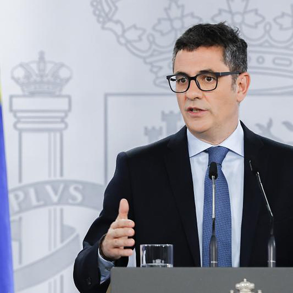 Bolaños se compromete a impulsar el catalán en el Senado y la UE y aplaza reformar la sedición