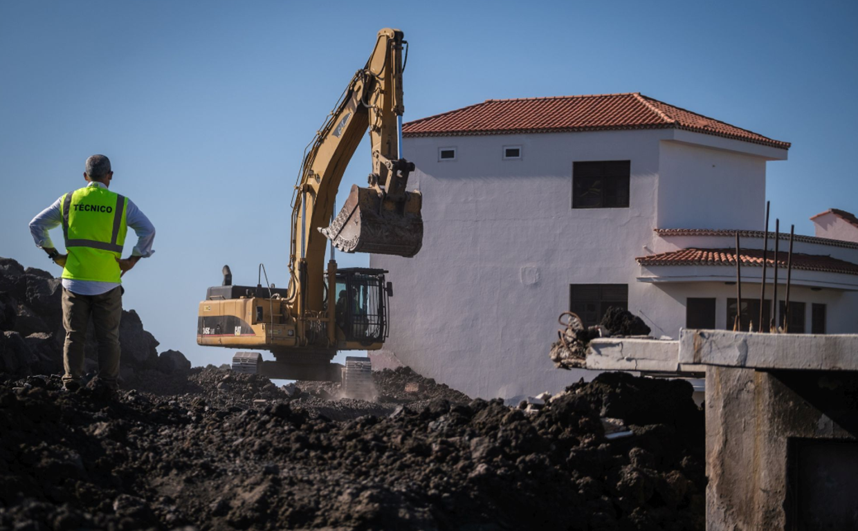 La maquinaria avanza en la reconstrucción en el cruce de La Laguna