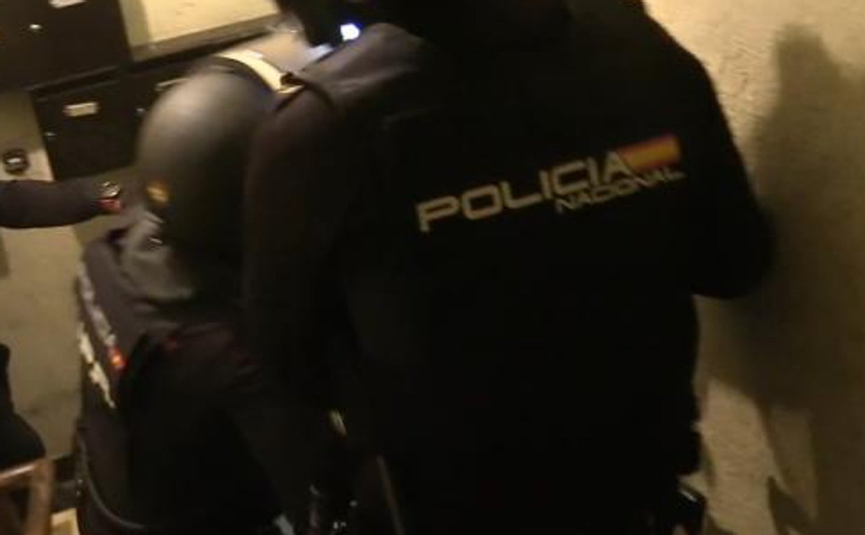 Agentes de la Policía Nacional intervienen durante un dispositivo, en una imagen de archivo