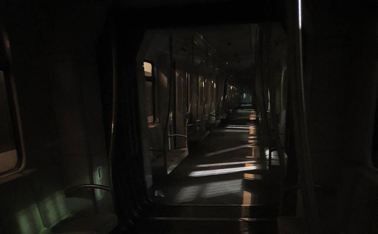 Imagen compartida en redes por el joven encerrado en un vagón del Metro de Valencia